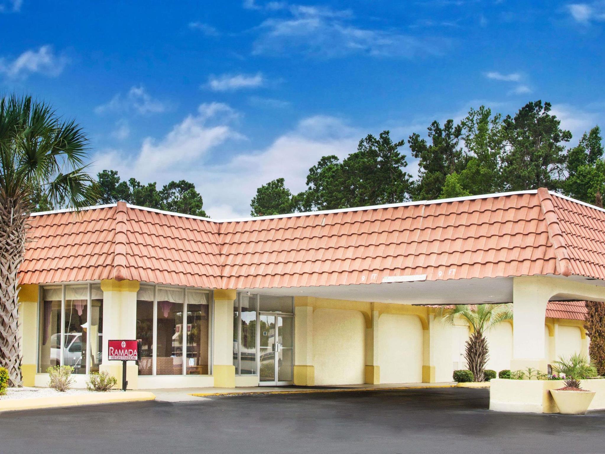 Ramada By Wyndham Walterboro Hotel Exterior photo