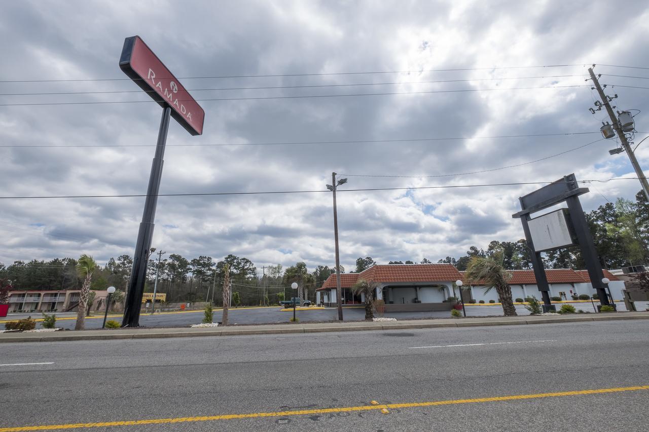 Ramada By Wyndham Walterboro Hotel Exterior photo