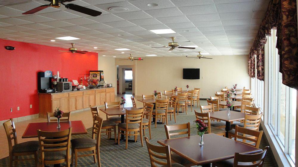 Ramada By Wyndham Walterboro Hotel Restaurant photo